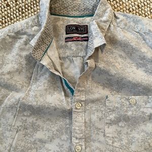 LON-NYC s/s button down shirt~ size Medium